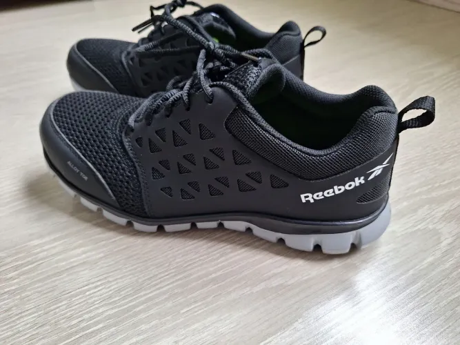 Tênis de Segurança Reebok n.40 biqueira de titânio (leve e resistente)