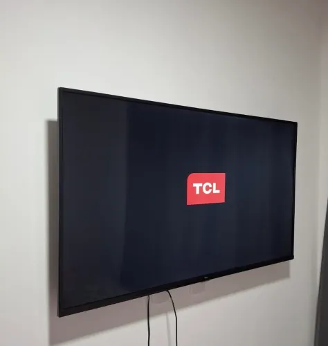 Smart TV 50 polegadas - funcionando perfeitamente - com mancha na tela.