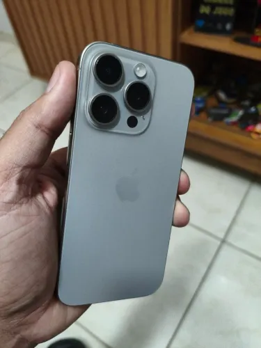 iPhone 15 Pro - 256 gigas - bateria 81% 