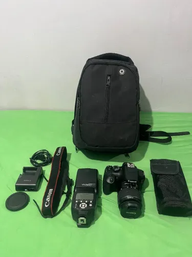 Câmera Canon T6 com equipamentos extras