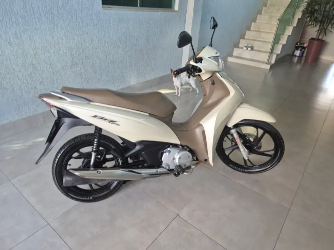 Biz 125 2023 baixo km