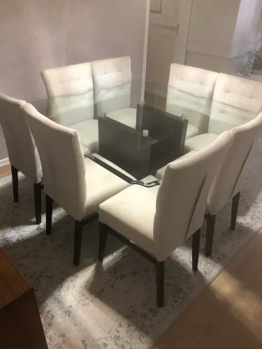 Mesa tampo de vidro com 8 cadeiras