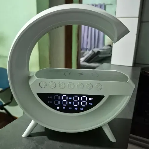 Luminária G Speaker ? 4 em 1: Luz RGB + Caixa de Som BT + Relógio + Carregador Wireless