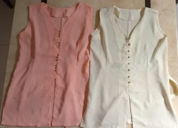 2 túnicas vintage crepe plissado Creme e Salmão tam M desapego com peq defeitos