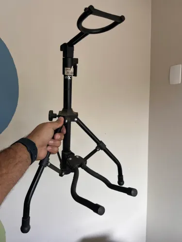 Suporte para instrumento (violão ou guitarra)