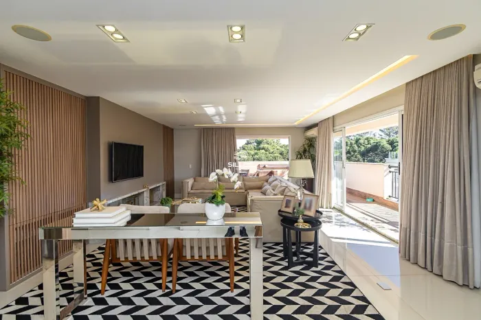 Cobertura duplex à venda no Ecoville com 4 quartos sendo 3 suítes, 3 vagas e vista livre