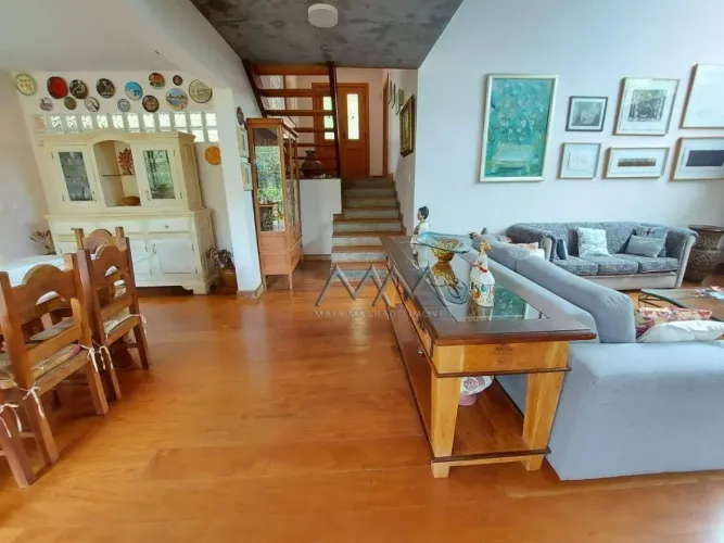 Casa à Venda no Condomínio Jardins de Petrópolis | 400 m² - 3 quartos.