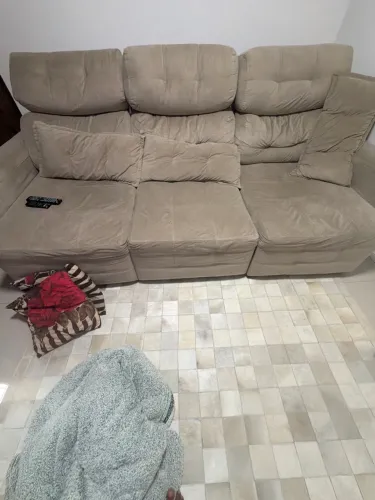 Vendo um sofá