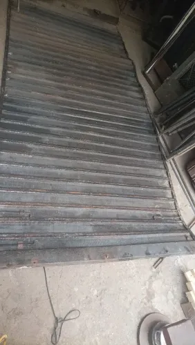 Porta de aço só a folha medida 338 comprimento por 147 de largura 