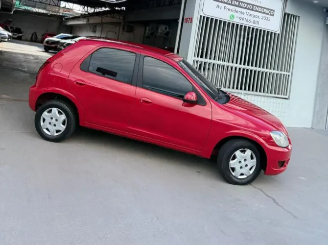 Carro Celta 2013 Vermelho