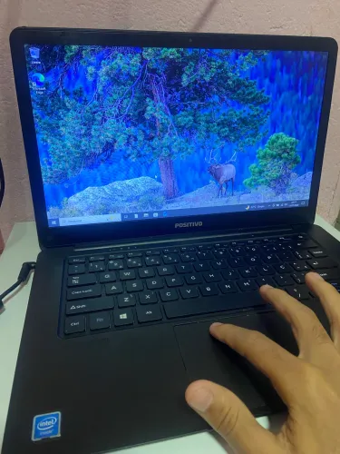 Vende-se notebook marca positivo 32 gb todo zero pegando tudo