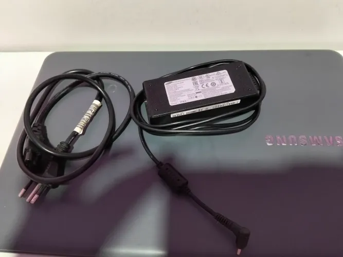 Nootbook Samsung essencials E20