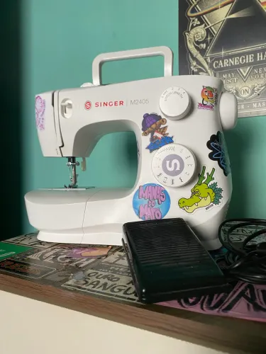 Máquina de costura Singer M2405