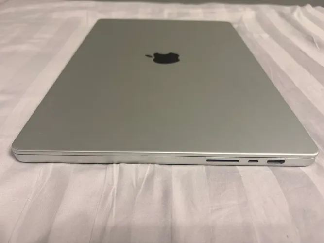 macbook pro m1 1tb