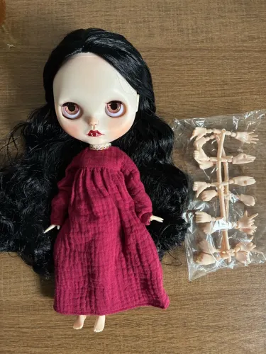 Blythe customizada Vampira Carmilla