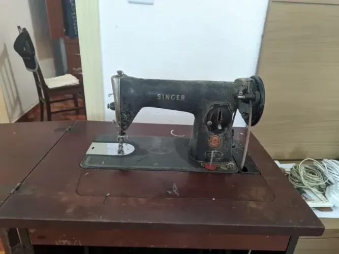 Máquina de Costura Singer