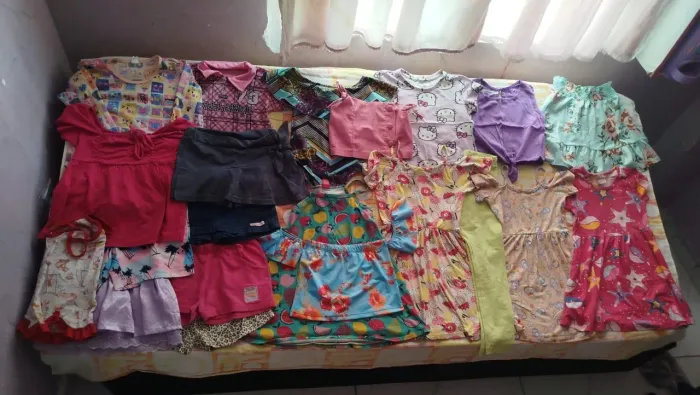 Lote de roupas de menina com 20 peças 6 anos