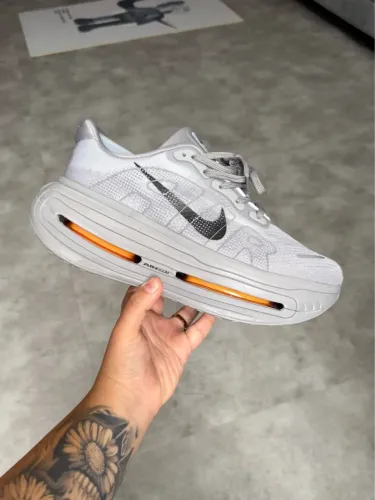 Tênis Nike Vomero Premium