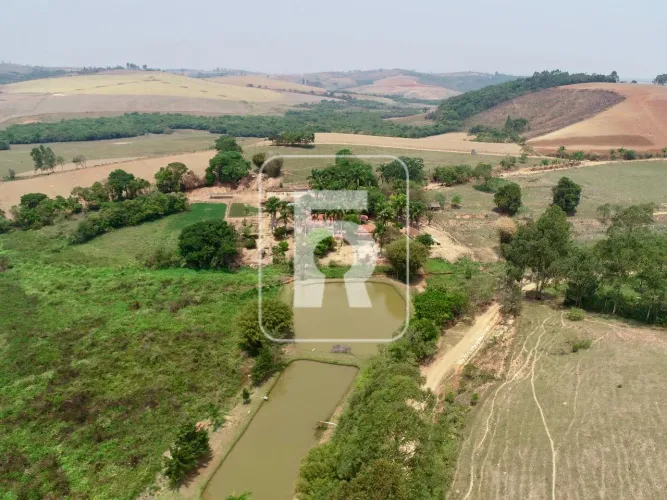 Fazenda à venda, 5 quartos, 1 suíte, Zona Rural de Lagoa Dourada - Lagoa Dourada/MG