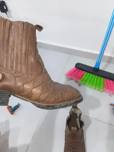 Vendo bota escamada "42"
