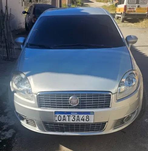 Fiat Linea Essence 1.8 Flex 16V 4P 2012