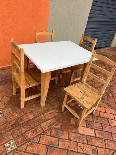 Mesa de madeira (entrego )