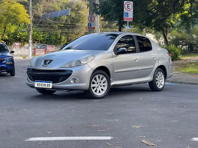 Peugeot 207 Sedan Passion XR 1.4 Flex 8V 4P 2009