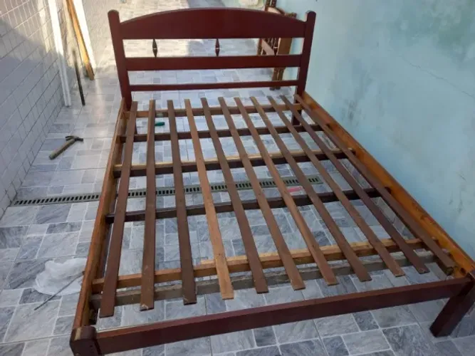 Base Cama de Casal Madeira Ótimo Estado