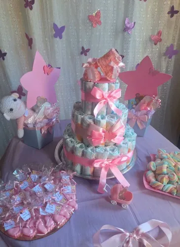 Bolo de fraldas para chá de bebê