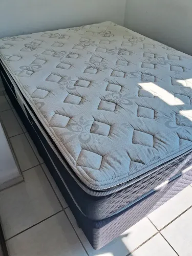 Cama box de casal.