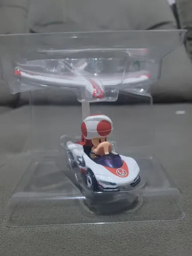 Hotwheeels mario kart Toad embalagem avariada
