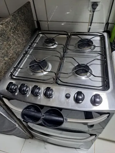 Fogão 4 bocas Electrolux com 2 fornos