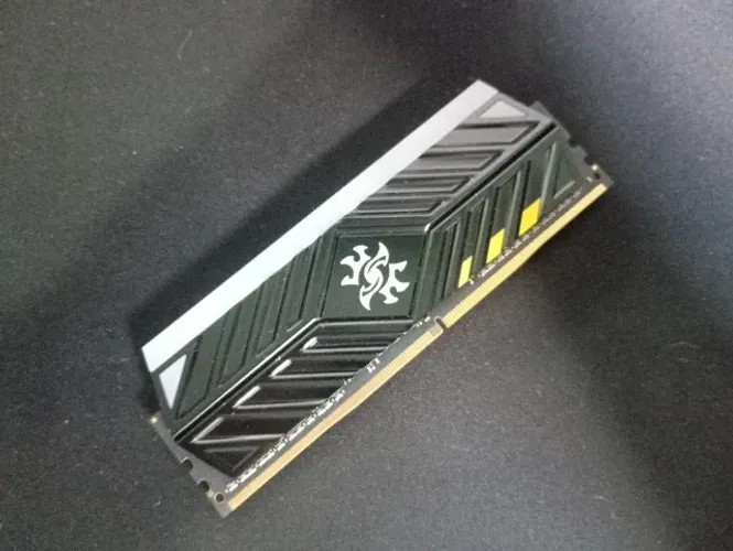 Memória XPG TUF Gaming Alliance 8GB DDR4 3000MHz