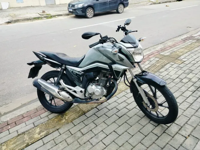 Titan 2019 impecável