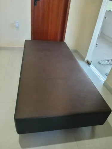 Cama Box Solteiro Sem Colchão - Usada em Bom Estado