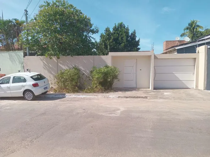 Vende-se linda casa em Aragarças-GO (Setor Central, próximo à Prefeitura).