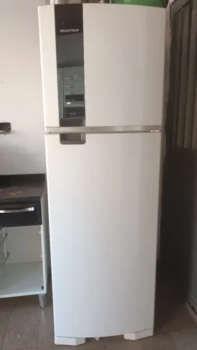 Vendo essa geladeira com um ano de uso 