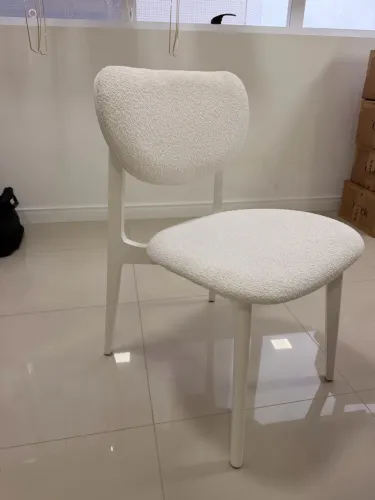 Cadeiras em bouclé