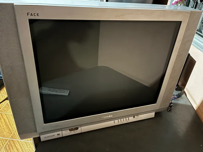 TV de tubo Toshiba Face 29 polegadas