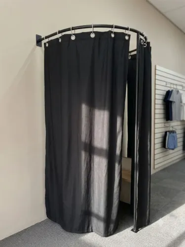 Provador com suporte e cortina black-out