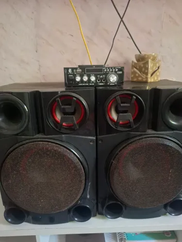 Caixa de som e amplificador