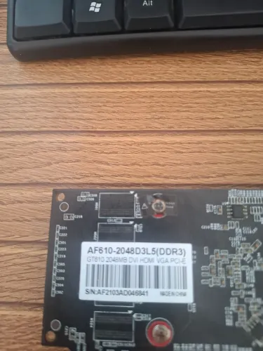 Placa de vídeo - Gt 610