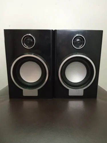Par de Caixas de Som / Alto-falantes - 15W / 6 Ohms