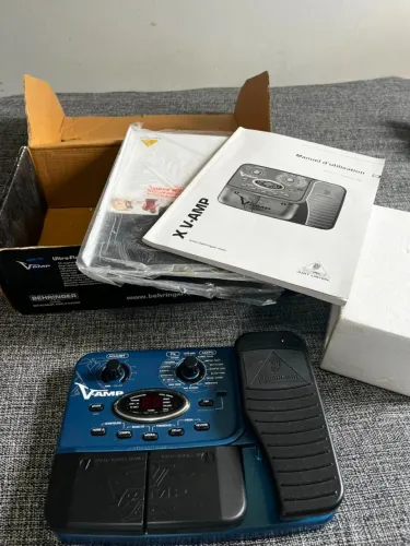 BEHRINGER V AMP 