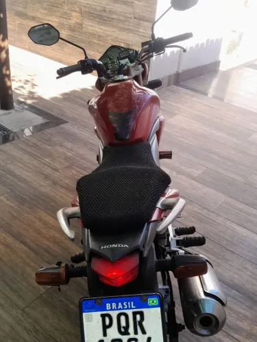 Moto CB 300 ano 2015 em ótimo estado de conservação