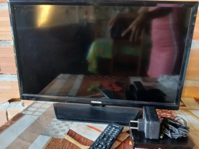 Vendo uma televisão Toshiba de 24P