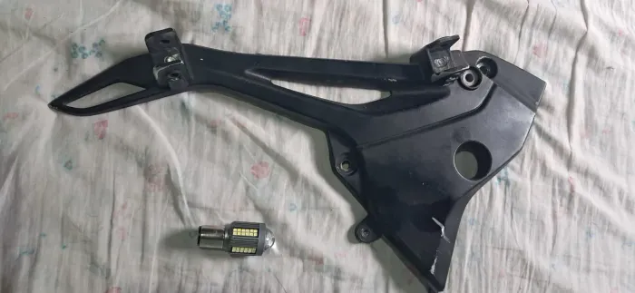 Suporte de pedaleira cb300r e lâmpada de Led