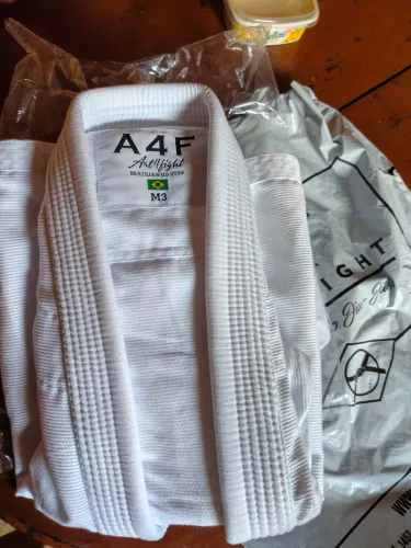Kimono Art4figh tamanho M3 zerado nunca usado 600 quem tiver interesse só chamar