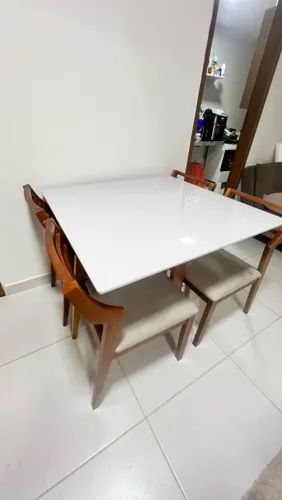 Mesa de jantar 4 lugares