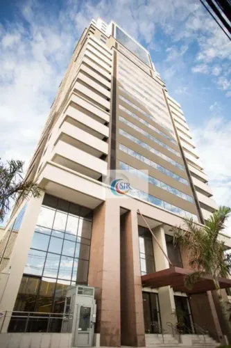 Conjunto comercial de 320m², 18 vagas de garagem, localizado na rua Henry Durant.